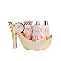 Set gel dus, lotiune corp, crema maini, exfoliant, burete plasa Scented Bath Rose Shoe, IDC Institute 44509, 540 ml Engros
