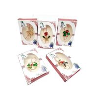 Martisor engros in cutiuta brose metal diverse 24 buc/set