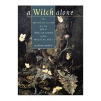 Witch Alone: The Essential Guide for the Solo Practitioner of the Magical Arts - Marian Green