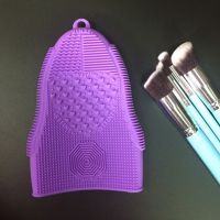 Mănuși din silicon pentru curățarea periilor 1