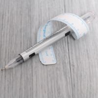 Stilou pentru sprâncene cu o riglă precisă