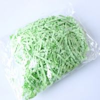 Confetti de hârtie verde deschis
