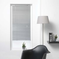 Jaluzea venețiană gri din metal 90x130 cm Venitien – douceur d'intérieur