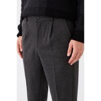 Pantaloni crop conici slim fit