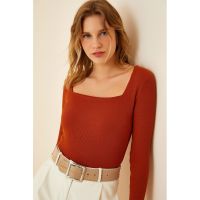 Bluza cu decolteu patrat