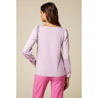 Bluza cu decolteu rotund si aspect satinat