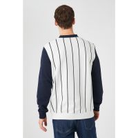 Bluza de trening cu decolteu la baza gatului si imprimeu