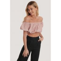Bluza crop cu decolteu pe umeri
