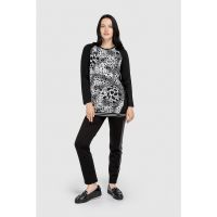 Bluza cu model abstract