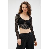 Bluza crop slim fit - din dantela