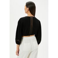 Bluza crop cu segmente brodat transparent