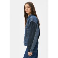 Jacheta din denim cu segmente contrastante