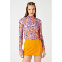 Bluza cu model abstract