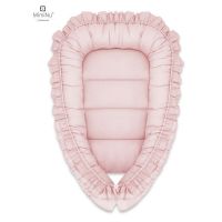 Cosulet bebelus, MimiNu, Pentru dormit, Baby Nest 55 x 75 cm, Cu Volanase, Husa 100% bumbac, Din bumbac certificat Oeko Tex Standard 100, Colectia Royal, Powder Pink