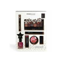 Kit cosmetic Essential, cu produse de machiaj si lac de unghii, Magic Studio