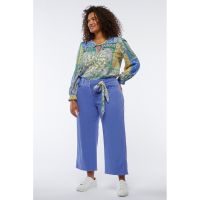 Pantaloni crop cu talie medie