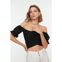 Bluza crop cu decolteu pe umeri