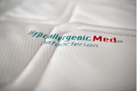 Saltea cu arcuri HypoallergenicMed Primo Protect 180x200, înălțime 23 cm, ortopedică, husă tratament antialergic, fermitate mediu-tare, sistem aerisire 3D