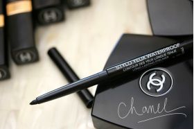 Creion de ochi dermatograf rezistent Chanel Le stylo Waterproof Negru