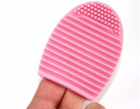 Brush Egg - Accesoriu din silicon pentru curatarea pensulelor de machiaj