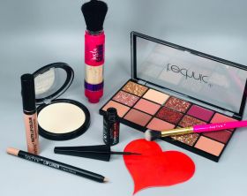 Set Machiaj Cadou Technic Invite, 6 produse
