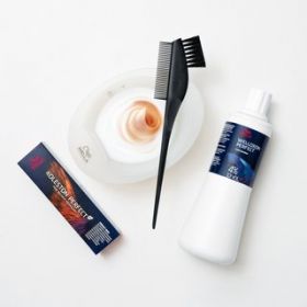 Wella Professionals Koleston Perfect Vibrant Reds vopsea profesională permanentă pentru păr 8/34 60 ml