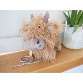 Little Bird Told Me - Hubert Highland Cow Pull Along Toy cu roti detasabile, pentru copii