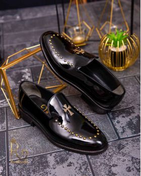 Pantofi Loafers de bărbați din piele naturala, Negru lăcuit cu ținte - P1620