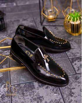 Pantofi Loafers de bărbați din piele naturala, Negru lăcuit cu ținte - P1620