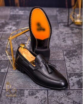 Pantofi Loafers de bărbați din piele naturala, Negru cu ciucuri - P1569