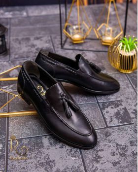 Pantofi Loafers de bărbați din piele naturala, Negru cu ciucuri - P1555