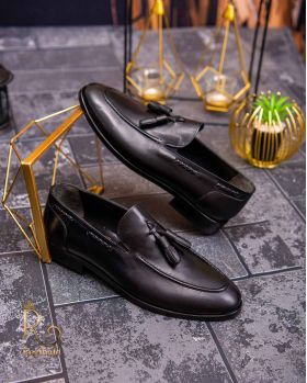 Pantofi Loafers de bărbați din piele naturala, Negru cu ciucuri - P1555