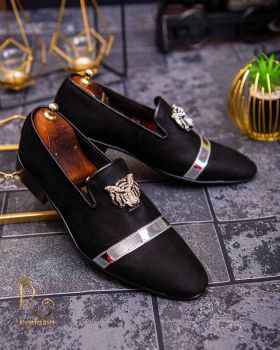 Pantofi Loafers, Piele întoarsă neagra, cu cap de leu argintiu - P1532