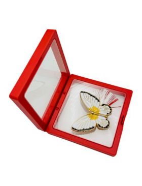 Brosa Martisor En-gros, Fluturas Deosebit in cutie cu expunere 3D, 8.5×8.5×2cm