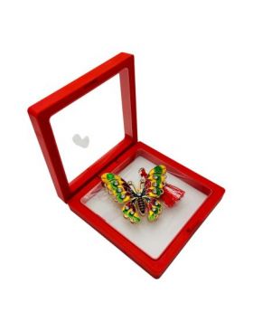 Brosa Martisor En-gros, Fluturas Deosebit in cutie cu expunere 3D, 8.5×8.5×2cm