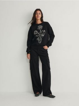 Bluza cu aplicatie decorativa - negru