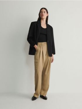 Pantaloni din satin cu buzunare cargo - cacao-cu-lapte