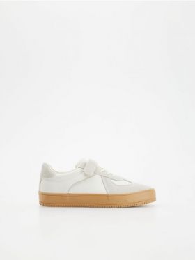 Pantofi sport clasici - crem