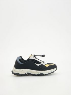 Pantofi sport cu talpa decorativa - negru
