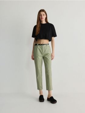 Pantaloni chino cu curea - verde-pal