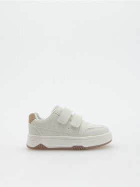 Pantofi sport cu prindere cu scai - crem
