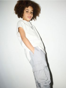 Pantaloni parachute, cu buzunare cargo - gri deschis