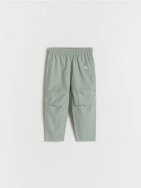 Pantaloni parachute cu detaliu brodat - verde