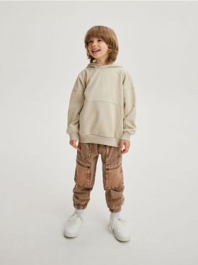 Pantaloni jogger cargo cu efect prespalat - maro