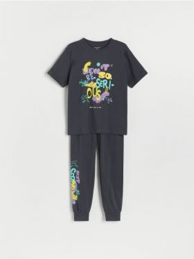 Set pijama din doua piese, cu imprimeu - gri-inchis