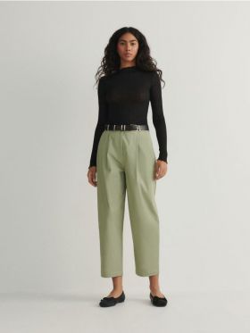 Pantaloni chino cu curea - verde-pal