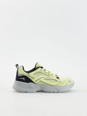 BOYS` TREKKING SHOES - galben