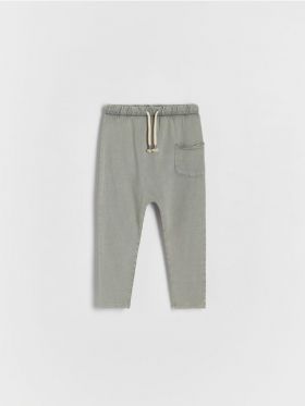 Pantaloni de trening cu efect prespalat - verde