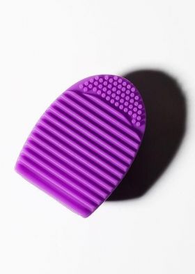 Brush Egg - Accesoriu din silicon pentru curatarea pensulelor de machiaj, Culoarea Mov