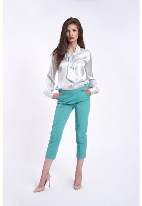 Pantaloni capri conici cu buzunare oblice